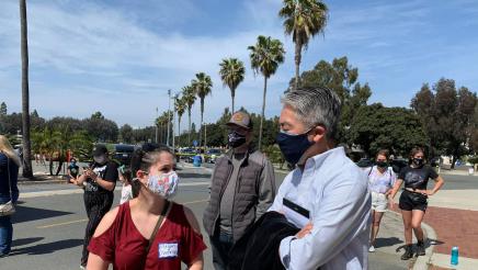 Asm. Muratsuchi speaking with constituent