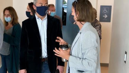 Asm. Muratsuchi speaking with school official