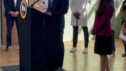 Asm. Muratsuchi at podium, speaking