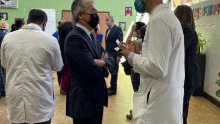Asm. Muratsuchi speaking with scientist