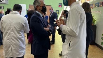 Asm. Muratsuchi speaking with scientist