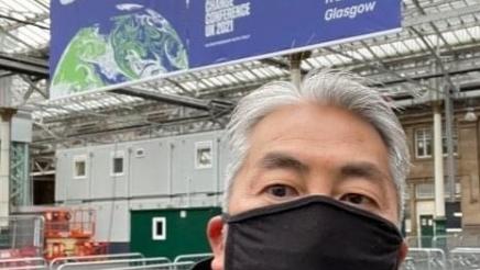 Asm. Muratsuchi at train station