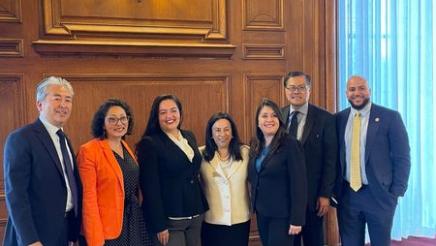 Asm. Muratsuchi with roundtable participants