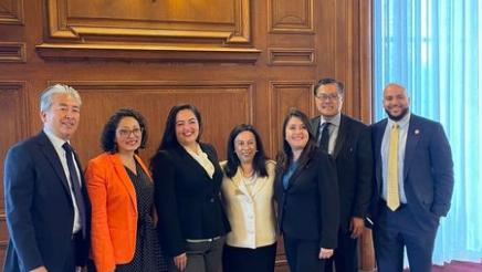 Asm. Muratsuchi with roundtable participants