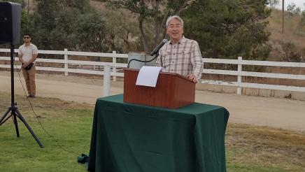 Asm. Muratsuchi at podium, speaking