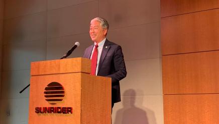 Asm. Muratsuchi at podium, speaking