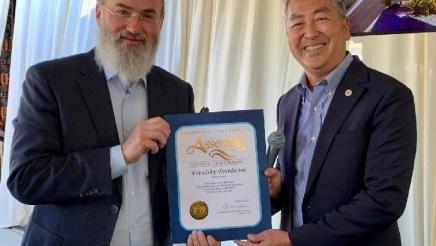 Assemblymember Muratsuchi poses for a photo with Yossi Mintz
