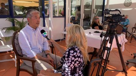 Assemblymember Muratsuchi sits down for an interview with press. 
