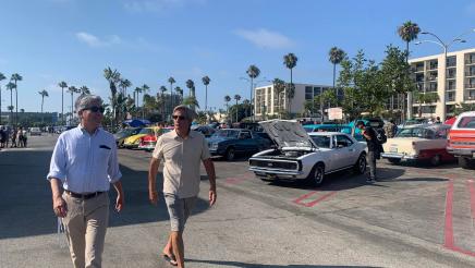 Asm. Muratsuchi and Mayor Bill Brand walking through parking lot