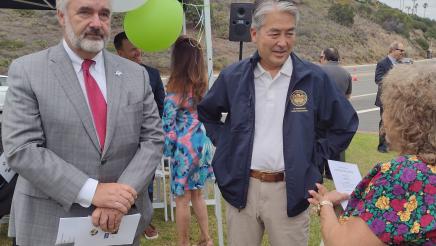 Asm. Muratsuchi speaking with constituent