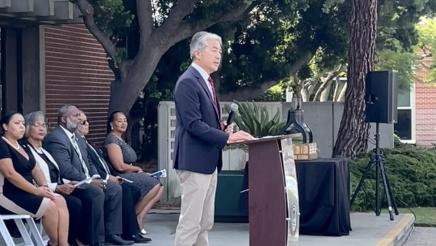 Asm. Muratsuchi at podium, speaking