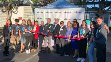 Group photo of ceremonial ribbon cutting