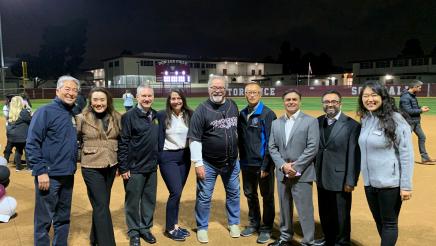 Group photo of Asm. Muratsuchi with volunteers and officials