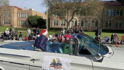 Asm. Muratsuchi speaking with parade attendees from car