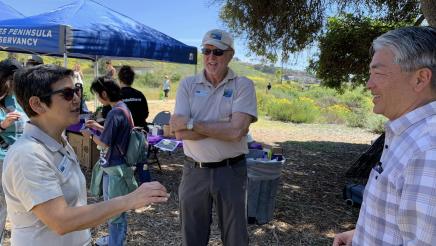 Asm. Muratsuchi listens on as conservancy member speaks