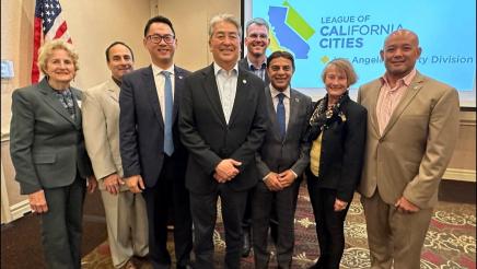 Group photo of Asm. Muratsuchi with league members