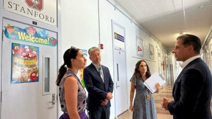 Asm. Muratsuchi, Sup. Carvalho, Tanya Ortiz Franklin and Principal Aguirre converse in hallway