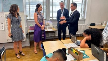 Asm. Muratsuchi, Sup. Carvalho, Tanya Ortiz Franklin and Principal Aguirre converse in classroom