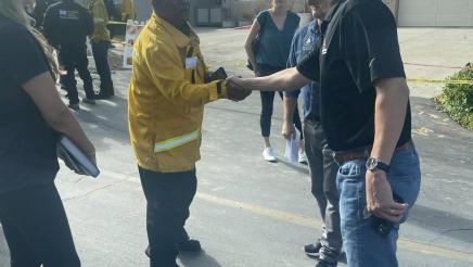 Asm. Muratsuchi shaking hands with first responder