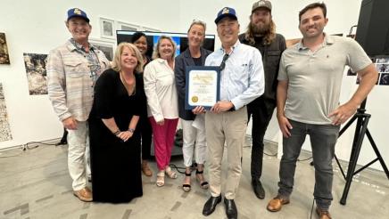 Group photo of Asm. Muratsuchi with local business owners