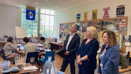 Asm. Muratsuchi and school officials viewing inside of classroom