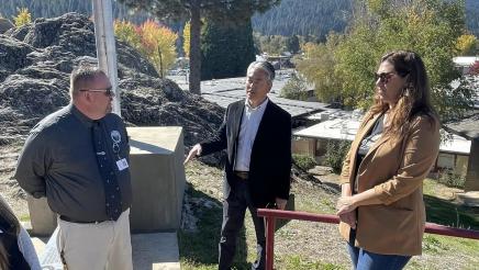 Asm. Muratsuchi, Asm. Dahle and school official in discussion outside