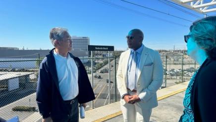 Asm. Muratsuchi speaking with Metro staffers