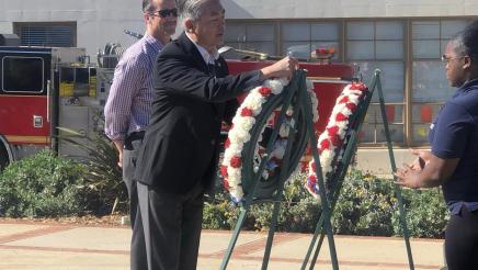 Asm. Muratsuchi placing wreath on stand