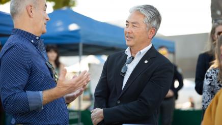 Asm. Muratsuchi speaking with attendee