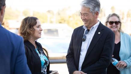 Asm. Muratsuchi speaking with local official