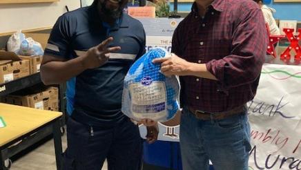 Asm. Muratsuchi distributing turkey to constituent