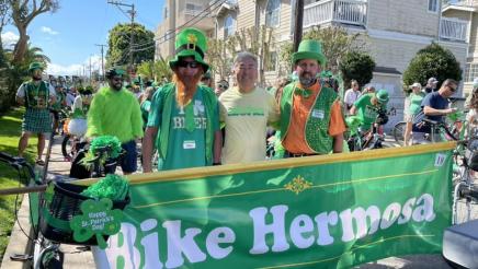 Asm. Muratsuchi and attendees with Bike Hermosa banner