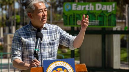 Asm. Muratsuchi speaks from podium
