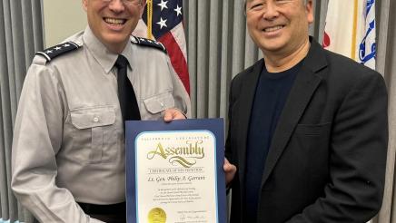 Asm. Muratsuchi presenting award to Lt. Gen. Garrant