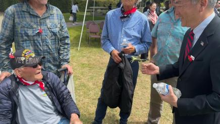 Asm. Muratsuchi speaking with veterans, one in wheelchair