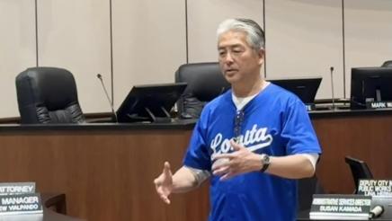 Asm. Muratsuchi standing at head of room, gesturing while speaking