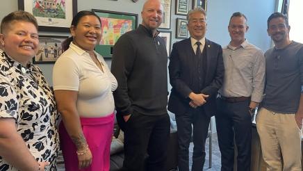 Group photo of Asm. Muratsuchi with teachers