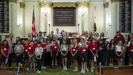 Group photo of Asm. Muratsuchi, students, teachers and parents on the Assembly Floor