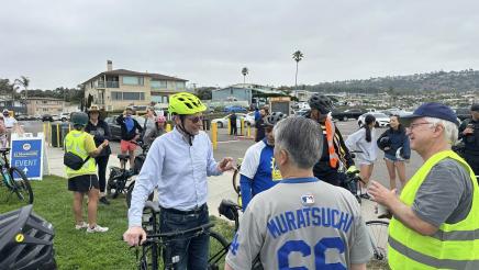 Asm. Muratsuchi speaking with riders