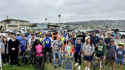 Asm. Muratsuchi with Rabbi Katz and multiple bike riders